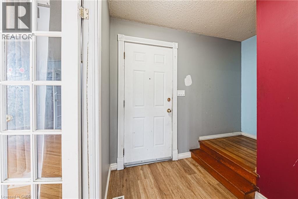 27 Glenview Court, Hamilton, Ontario  L9C 6H7 - Photo 4 - 40812435