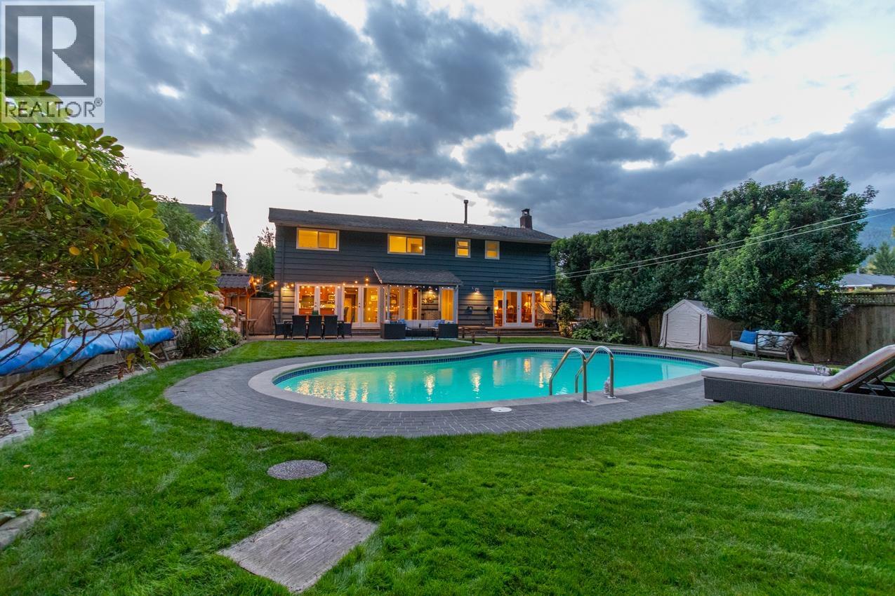 2864 BUSHNELL PLACE, North Vancouver, British Columbia