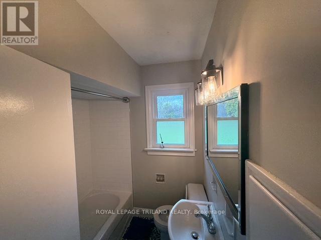 63 Greenfield Drive, London South, Ontario  N6E 1M8 - Photo 12 - X12992764