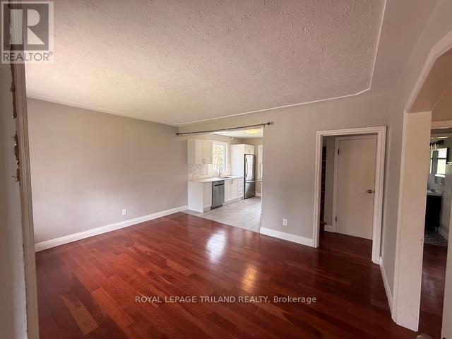 63 Greenfield Drive, London South, Ontario  N6E 1M8 - Photo 2 - X12992764