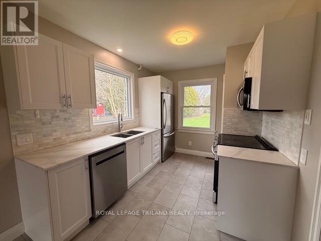 63 Greenfield Drive, London South, Ontario  N6E 1M8 - Photo 7 - X12992764