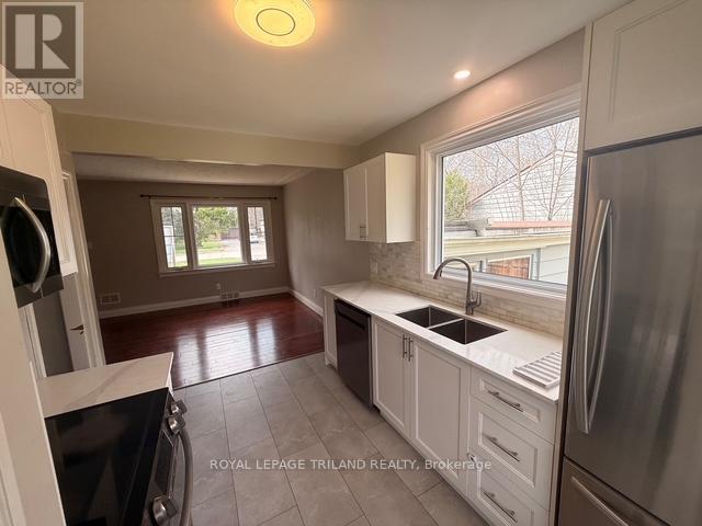 63 Greenfield Drive, London South, Ontario  N6E 1M8 - Photo 8 - X12992764