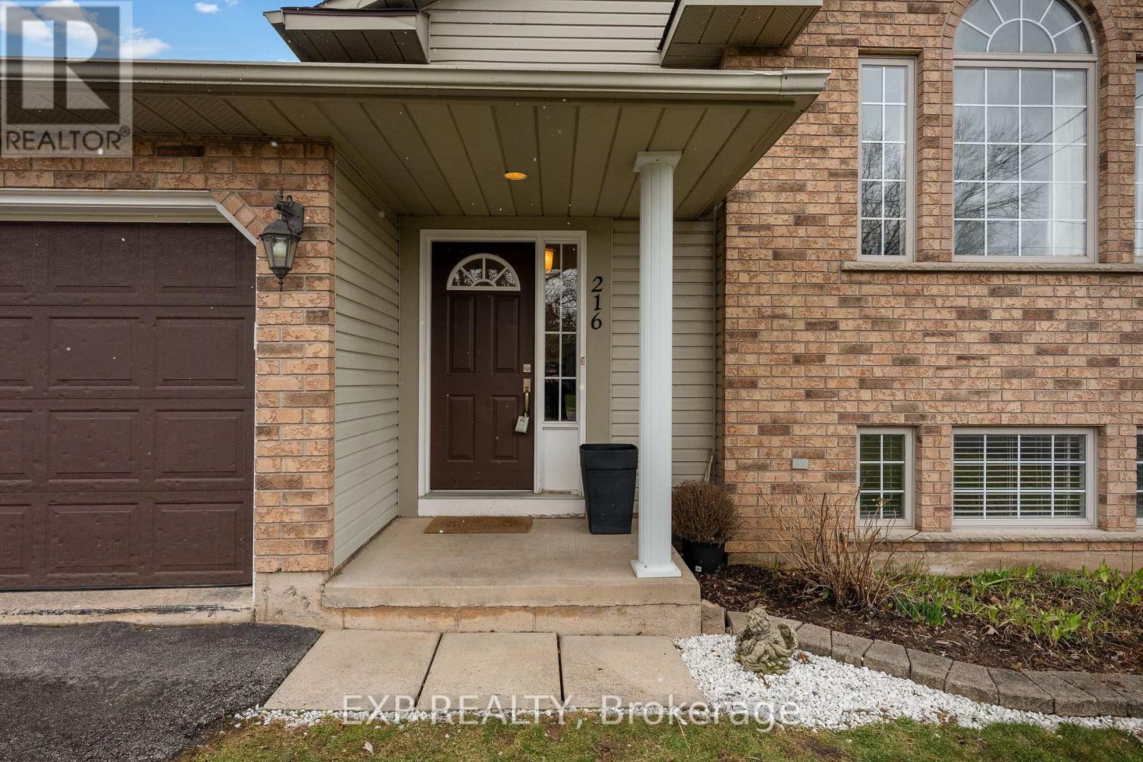 216 Ridge Road S, Fort Erie, Ontario  L0S 1B0 - Photo 2 - X12922616