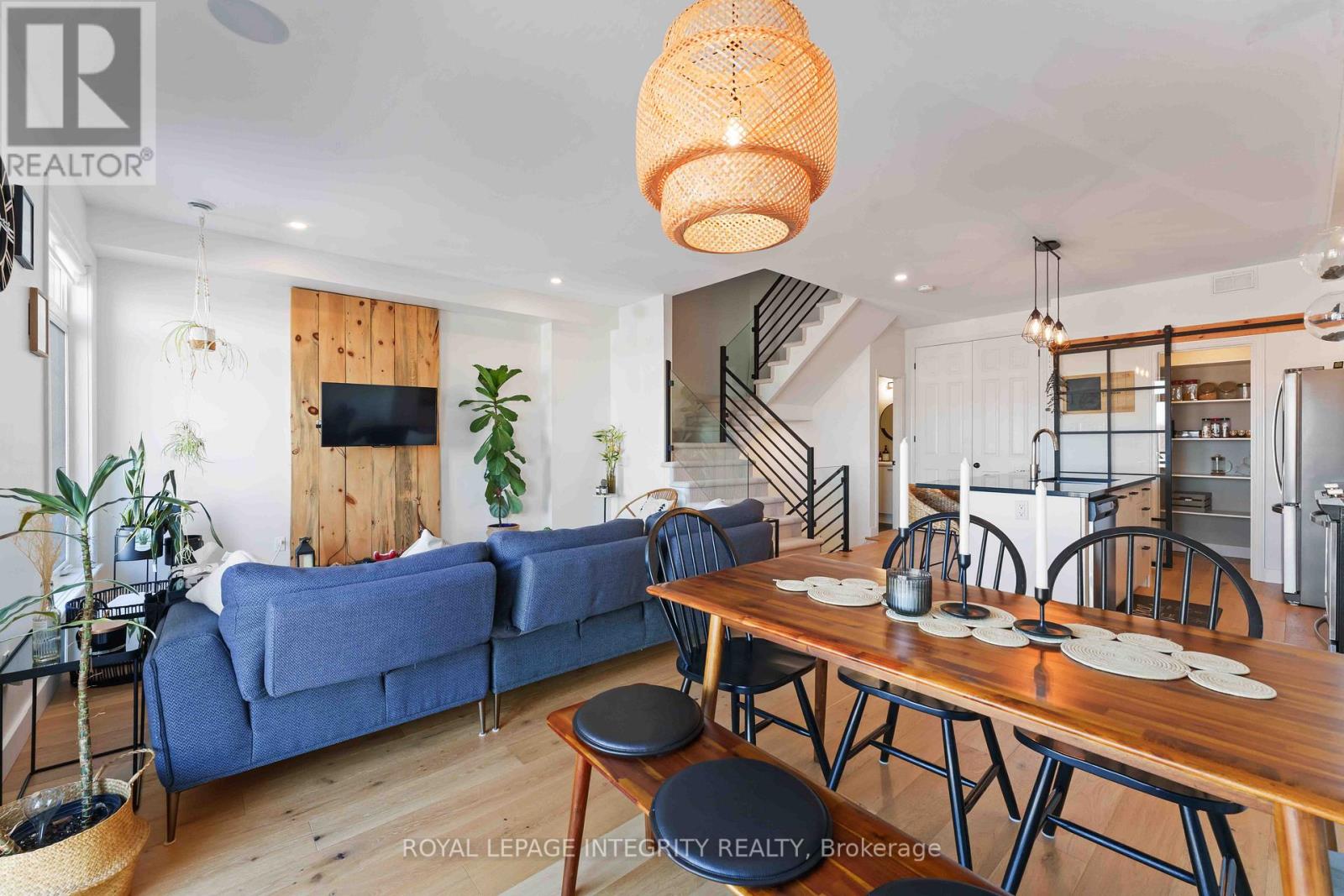 502 Labrador Crescent, Ottawa, Ontario K1T 0R4 - Photo 5 - X12992568