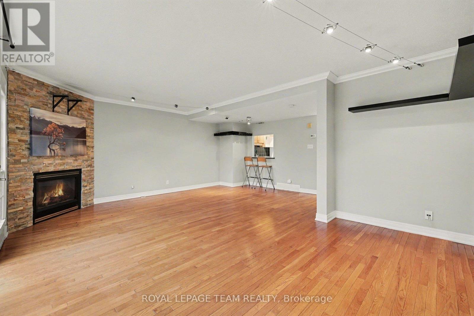 187 Monterey Drive, Ottawa, Ontario K2H 7A9 - Photo 11 - X12992580