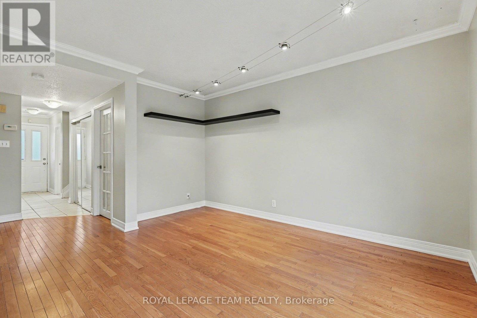 187 Monterey Drive, Ottawa, Ontario K2H 7A9 - Photo 12 - X12992580