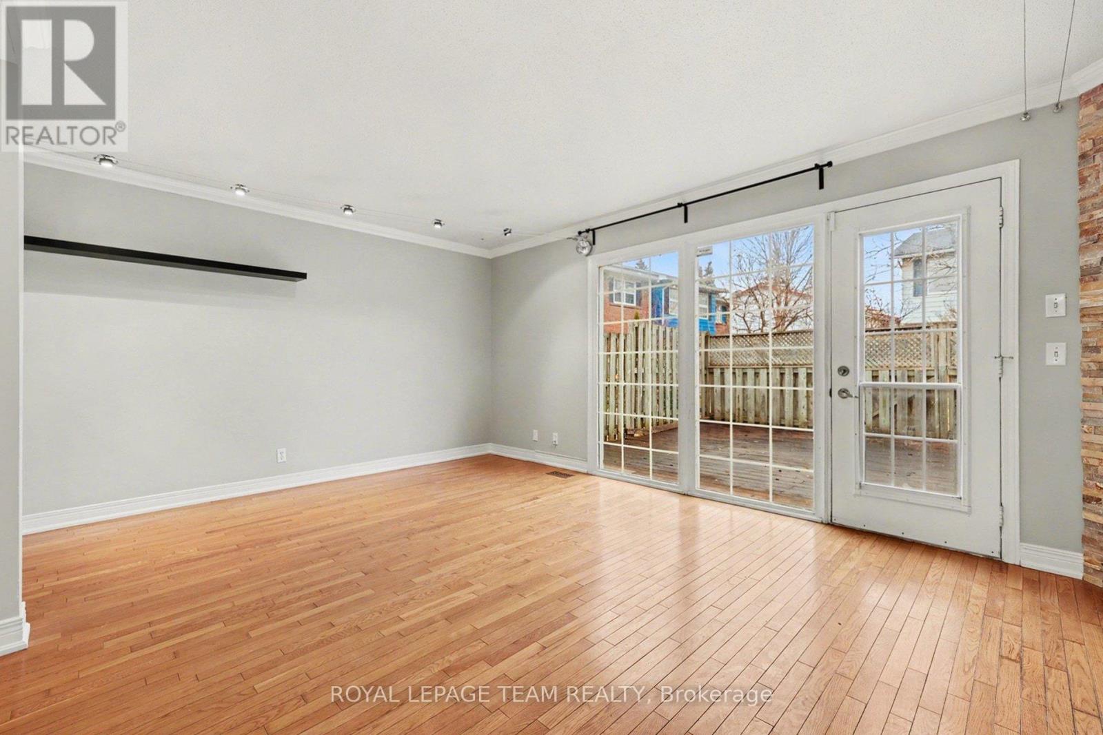 187 Monterey Drive, Ottawa, Ontario K2H 7A9 - Photo 13 - X12992580