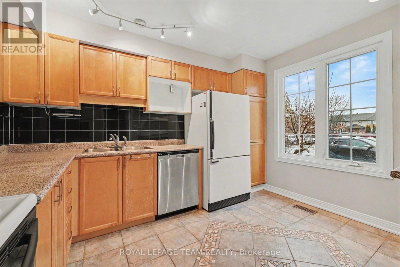 187 Monterey Drive, Ottawa, Ontario K2H 7A9 - Photo 14 - X12992580