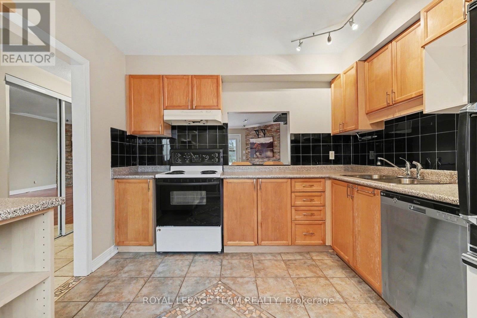 187 Monterey Drive, Ottawa, Ontario K2H 7A9 - Photo 15 - X12992580