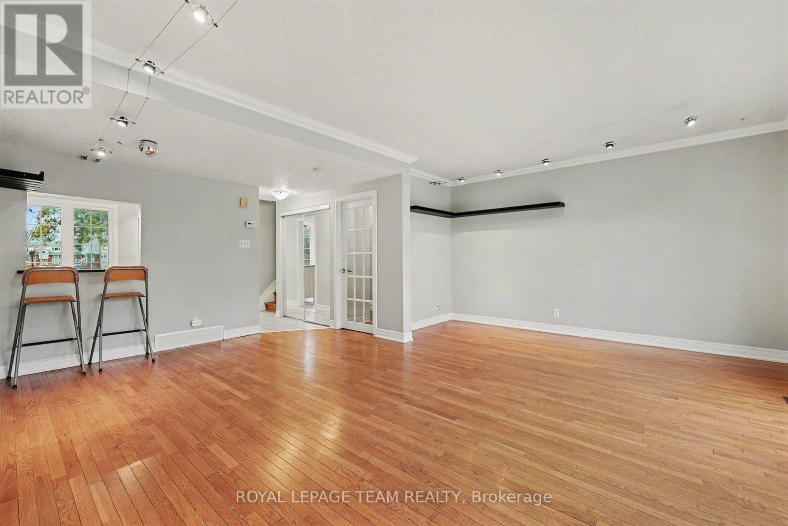 187 Monterey Drive, Ottawa, Ontario K2H 7A9 - Photo 8 - X12992580