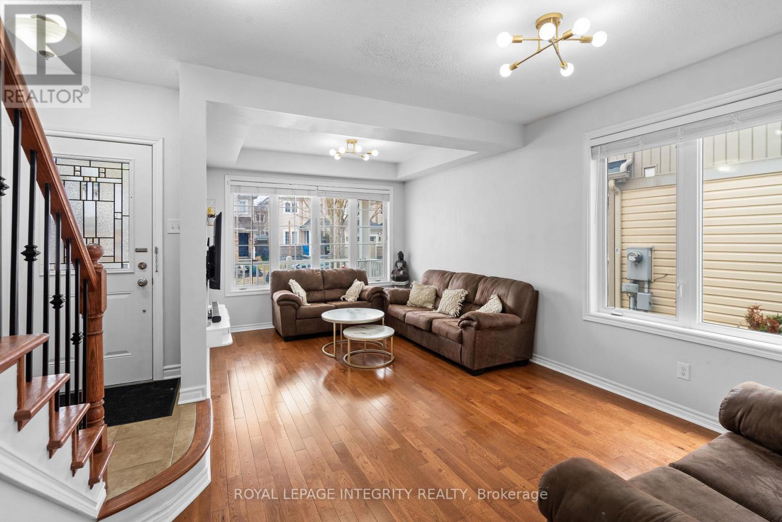 102 Sonesta Circle, Ottawa, Ontario K2S 0G6 - Photo 2 - X12992668