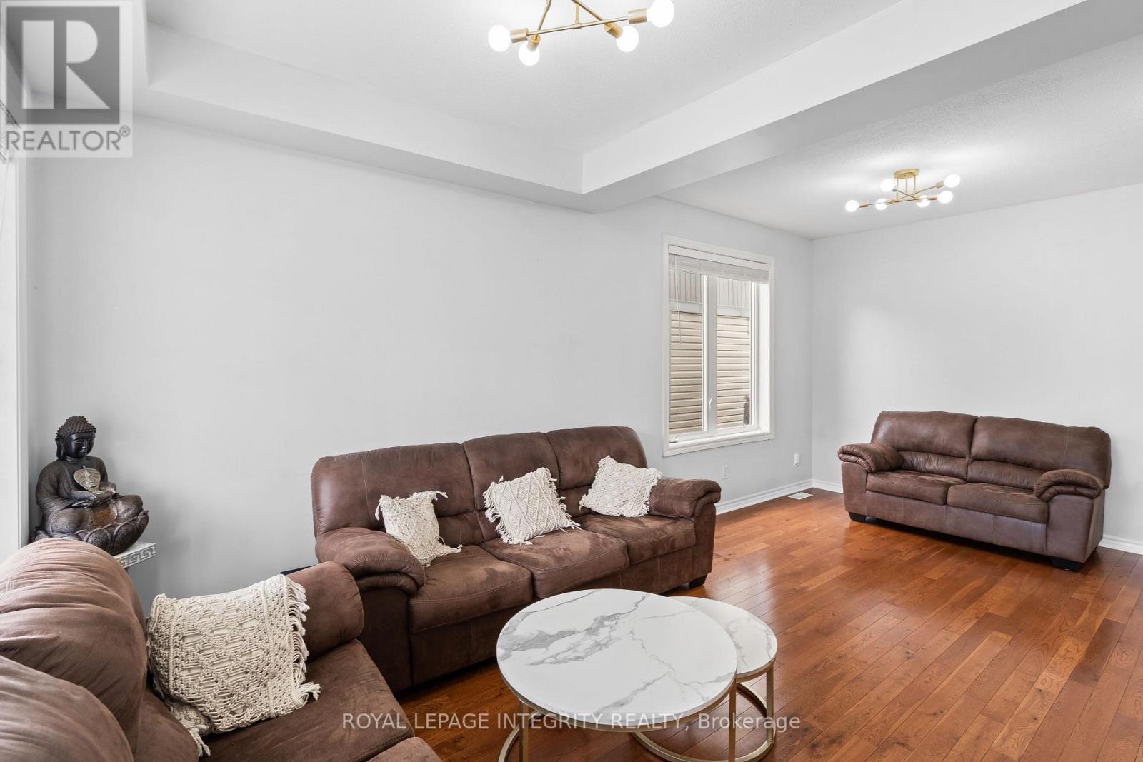 102 Sonesta Circle, Ottawa, Ontario K2S 0G6 - Photo 4 - X12992668