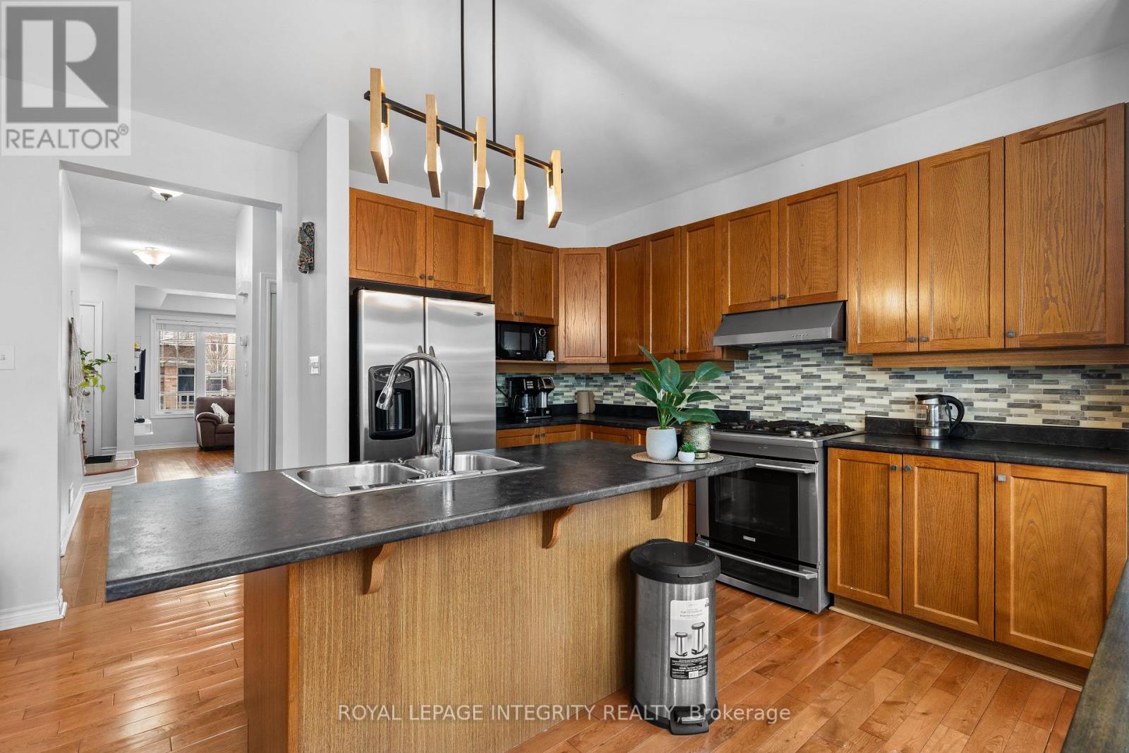 102 Sonesta Circle, Ottawa, Ontario K2S 0G6 - Photo 6 - X12992668