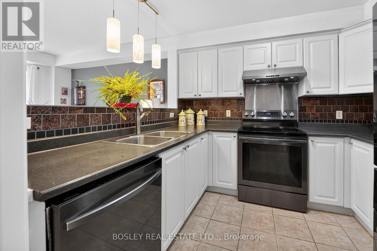 10 - 6263 Valley Way, Niagara Falls, Ontario  L2E 0A1 - Photo 8 - X12992592