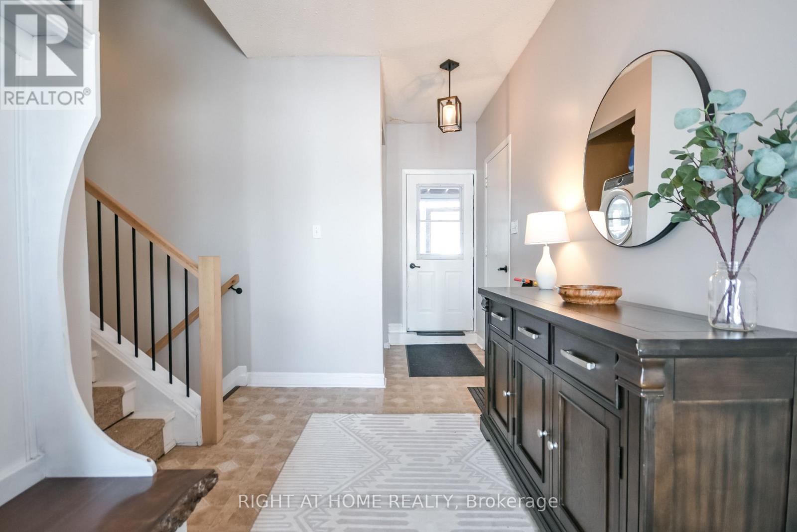 261 Crawford Street, Barrie, Ontario  L4N 6P5 - Photo 3 - S12832700