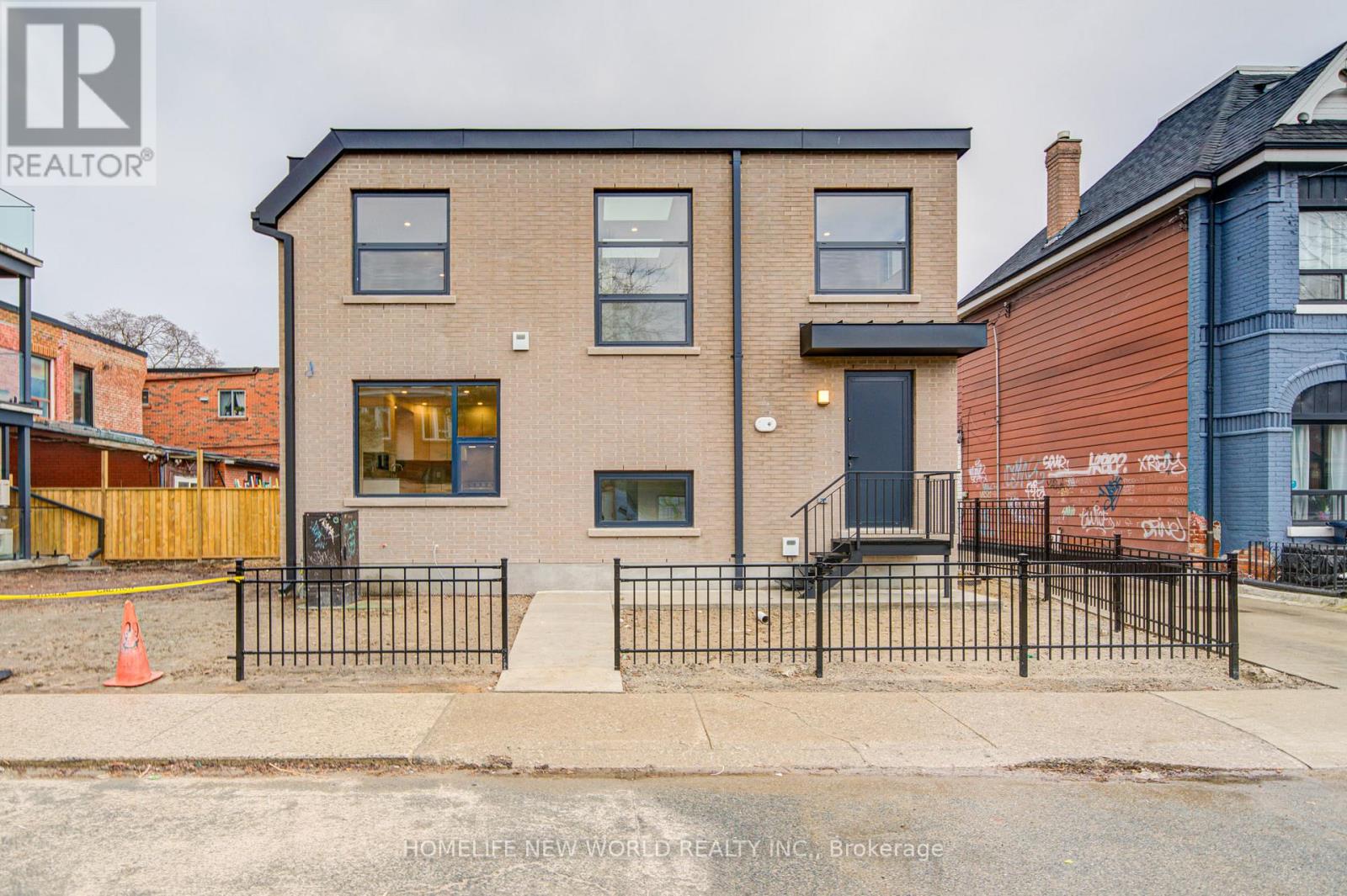 Unit 6 - 78 Gladstone Avenue, Toronto, Ontario  M6J 3K8 - Photo 2 - C12992558