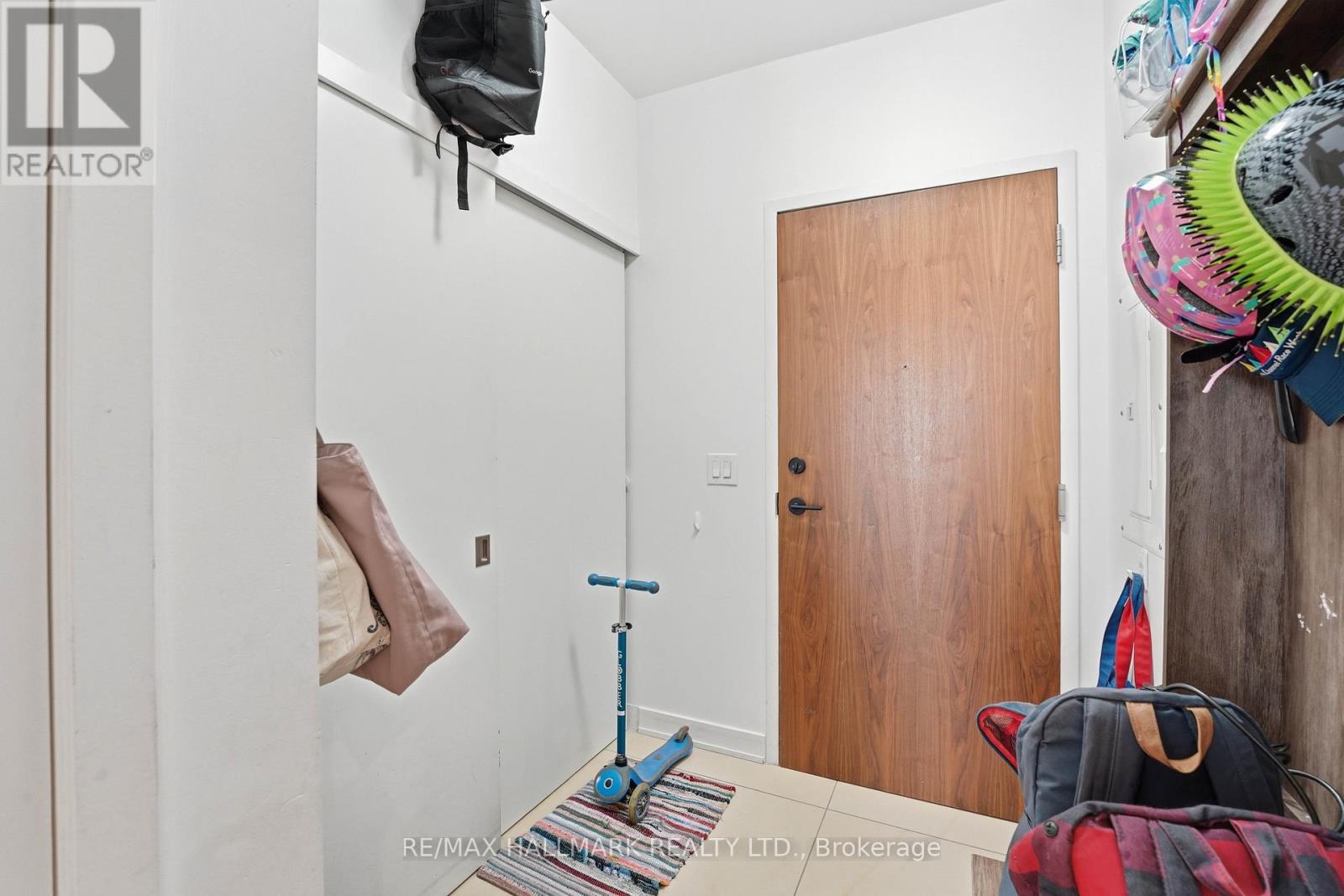 915 - 1 Market Street, Toronto, Ontario  M5E 0A2 - Photo 2 - C12992628