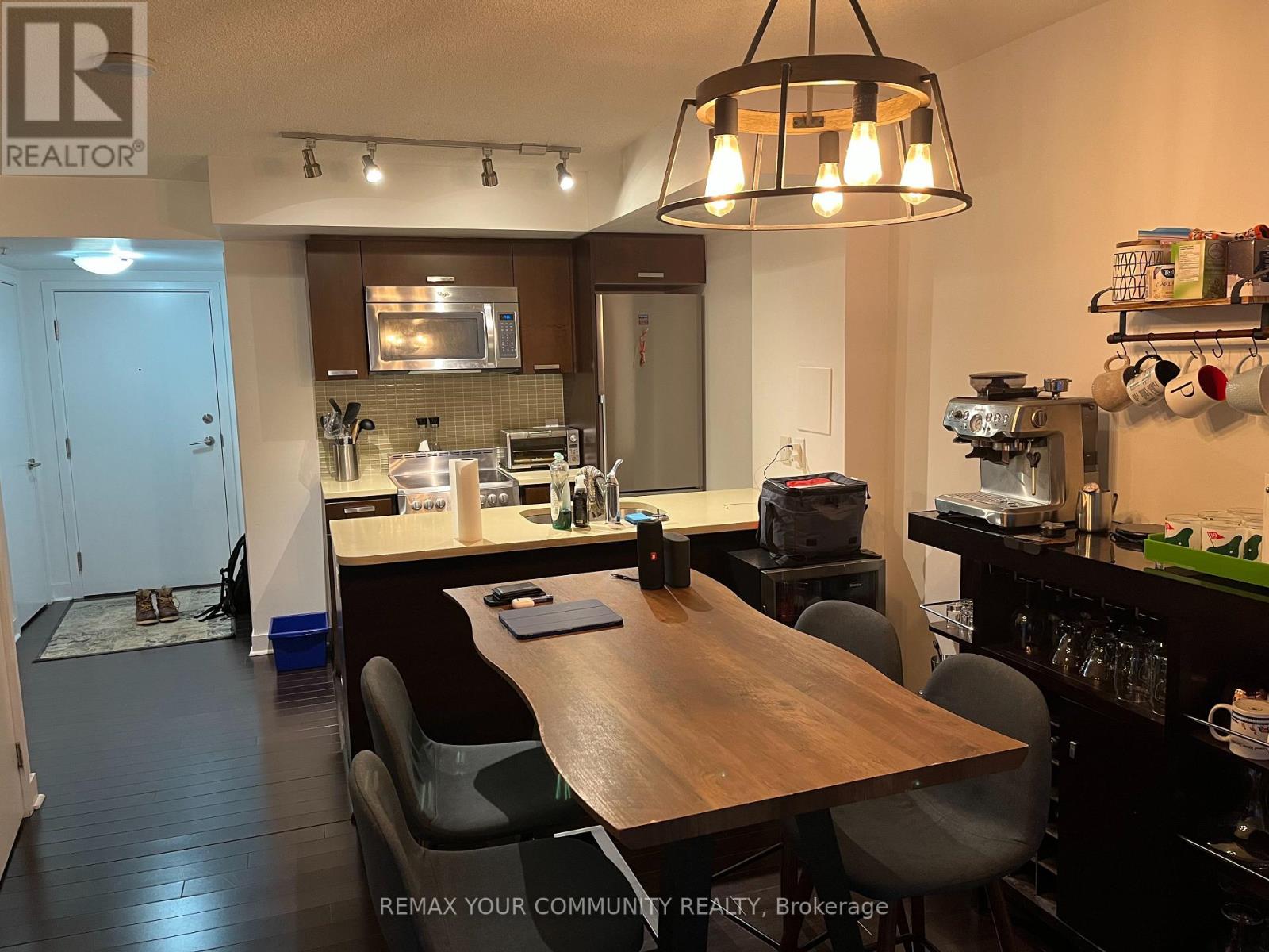 209 - 295 Adelaide Street W, Toronto, Ontario  M5V 0L4 - Photo 2 - C12992732