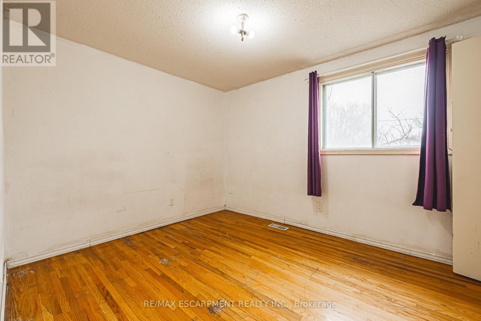 27 Glenview Court, Hamilton, Ontario  L9C 6H7 - Photo 12 - X12888338