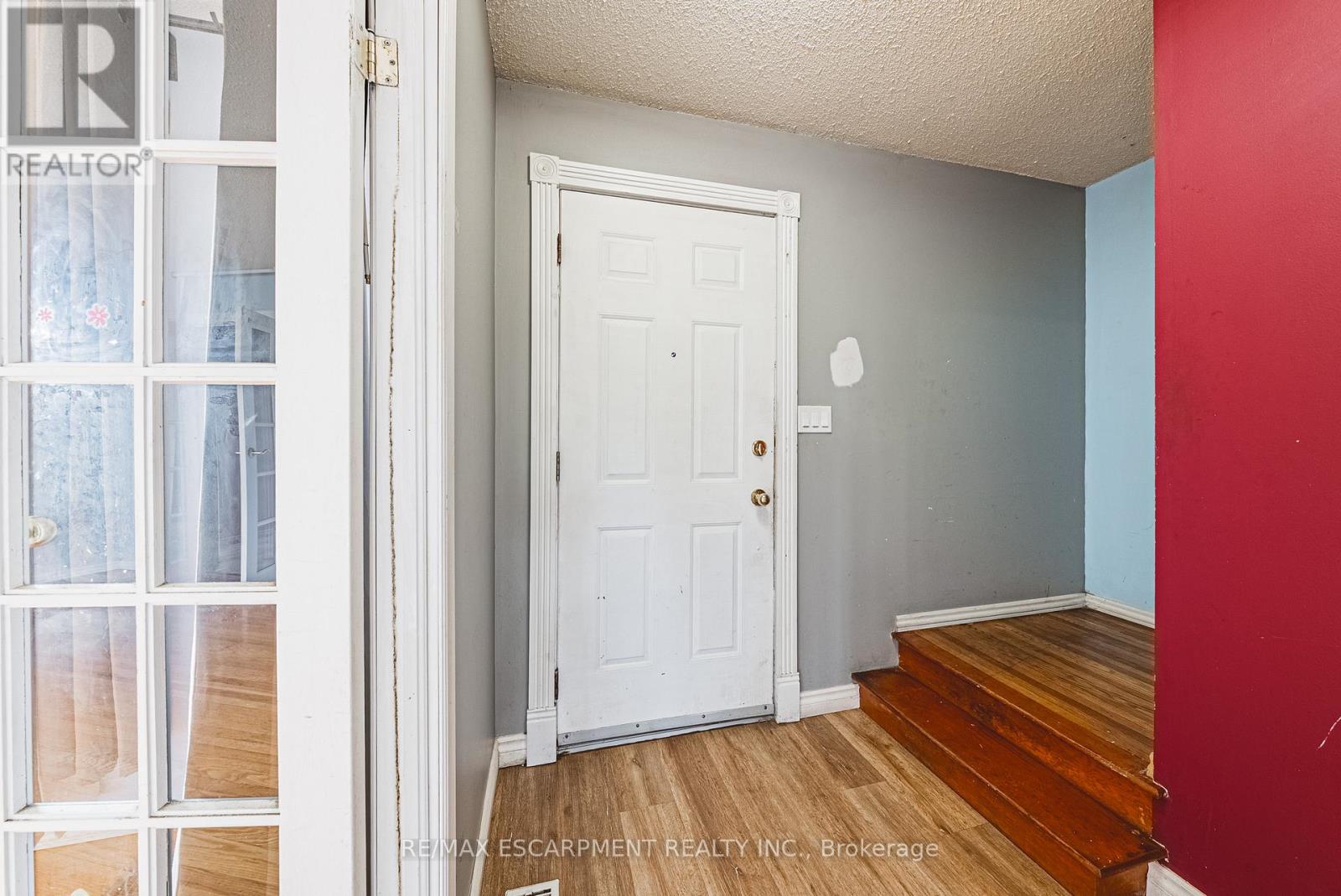 27 Glenview Court, Hamilton, Ontario  L9C 6H7 - Photo 4 - X12888338