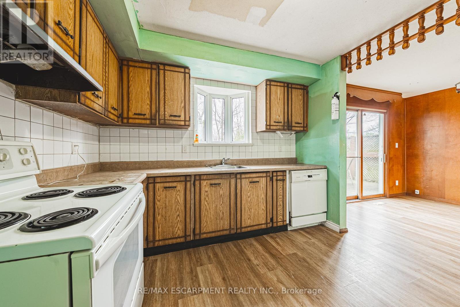 27 Glenview Court, Hamilton, Ontario  L9C 6H7 - Photo 7 - X12888338