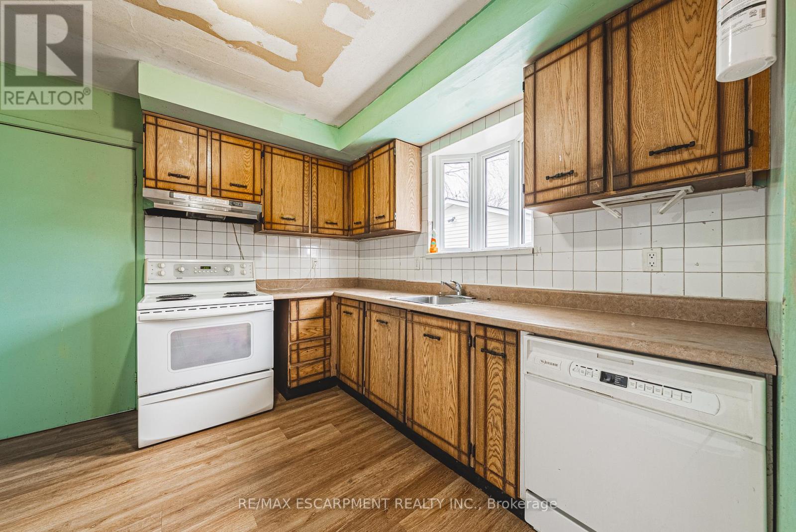 27 Glenview Court, Hamilton, Ontario  L9C 6H7 - Photo 8 - X12888338