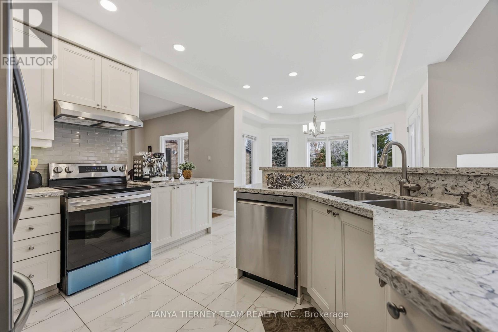 467 Oakwood Drive, Pickering, Ontario  L1W 2M8 - Photo 10 - E12992532