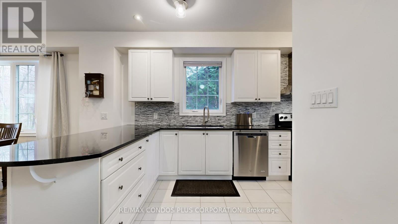 22 - 8777 Dufferin Street, Vaughan, Ontario  L4J 8W3 - Photo 15 - N12992548