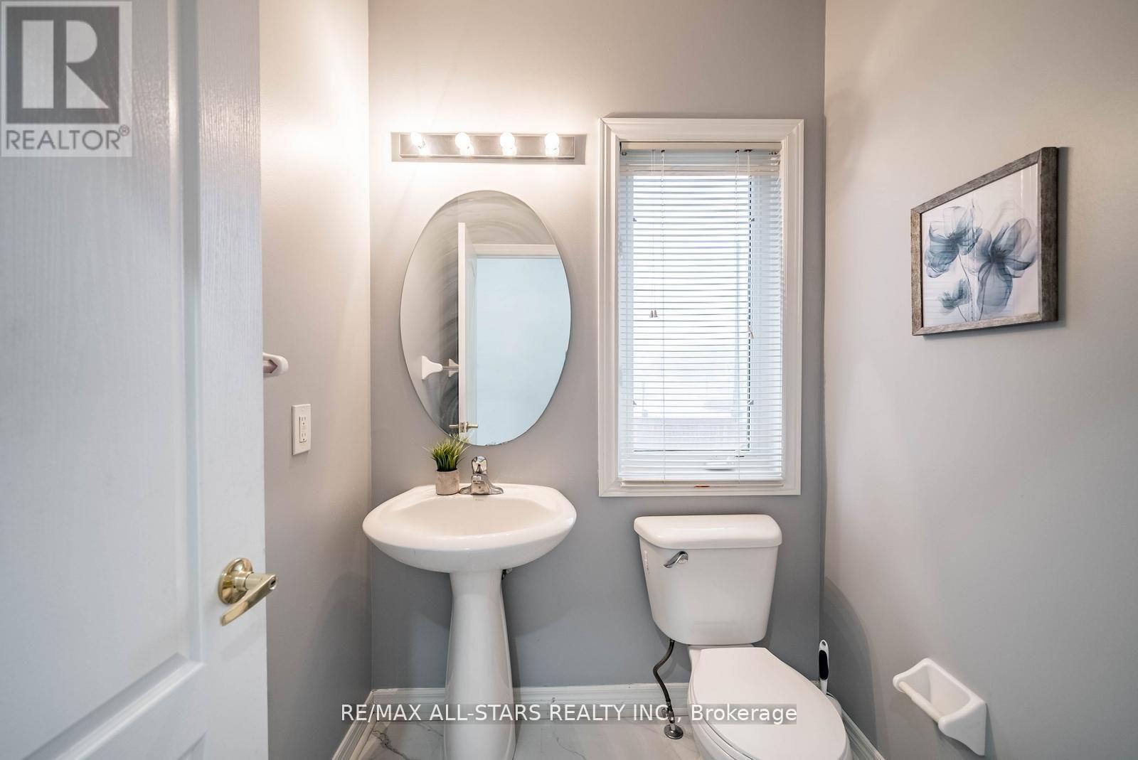 138 Yakefarm Boulevard, Whitchurch-Stouffville, Ontario  L4A 0R8 - Photo 18 - N12992682