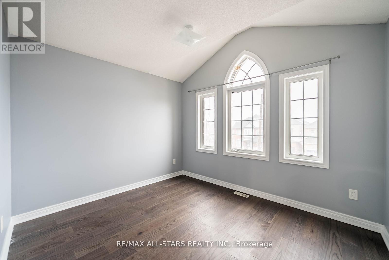 138 Yakefarm Boulevard, Whitchurch-Stouffville, Ontario  L4A 0R8 - Photo 24 - N12992682