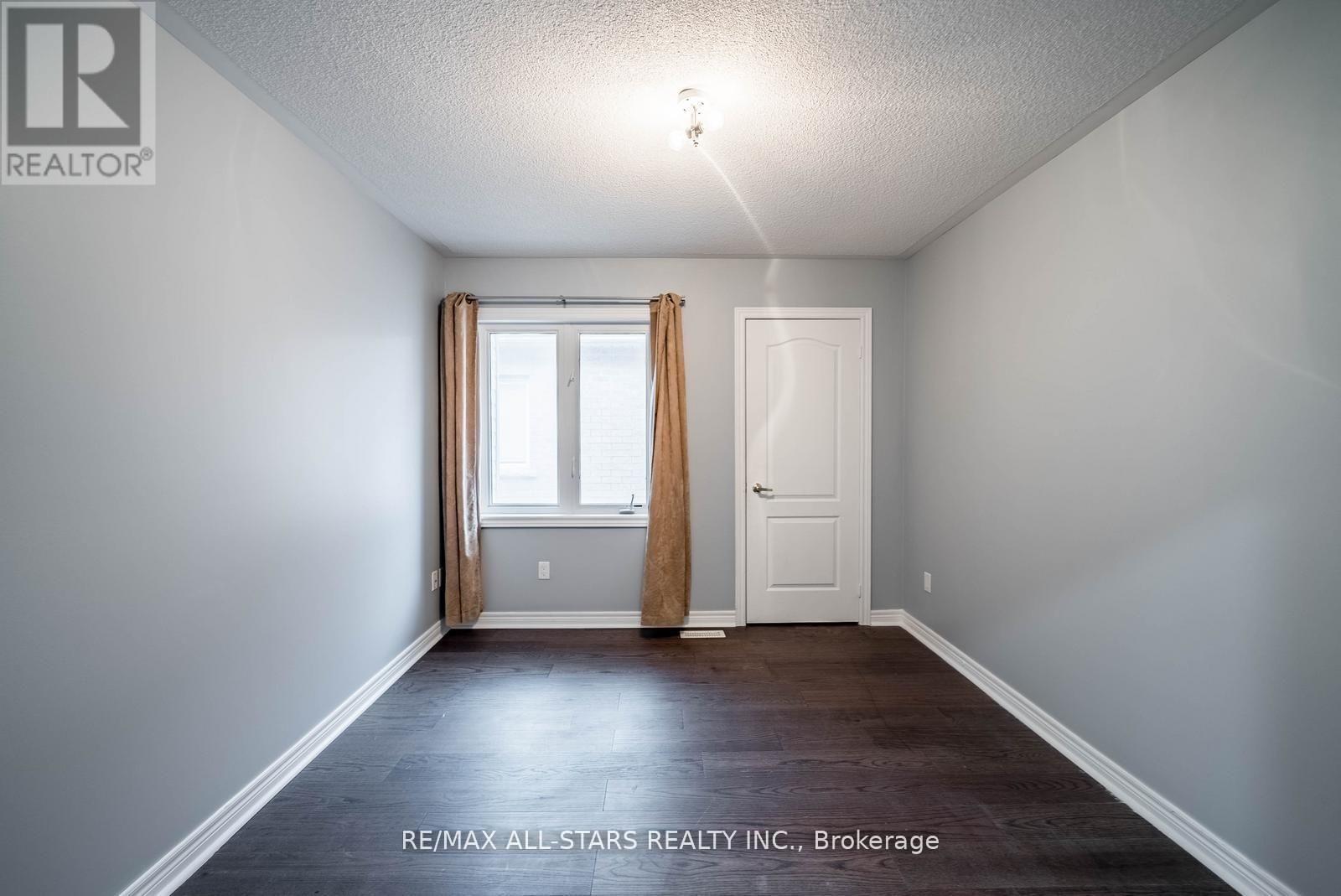 138 Yakefarm Boulevard, Whitchurch-Stouffville, Ontario  L4A 0R8 - Photo 28 - N12992682