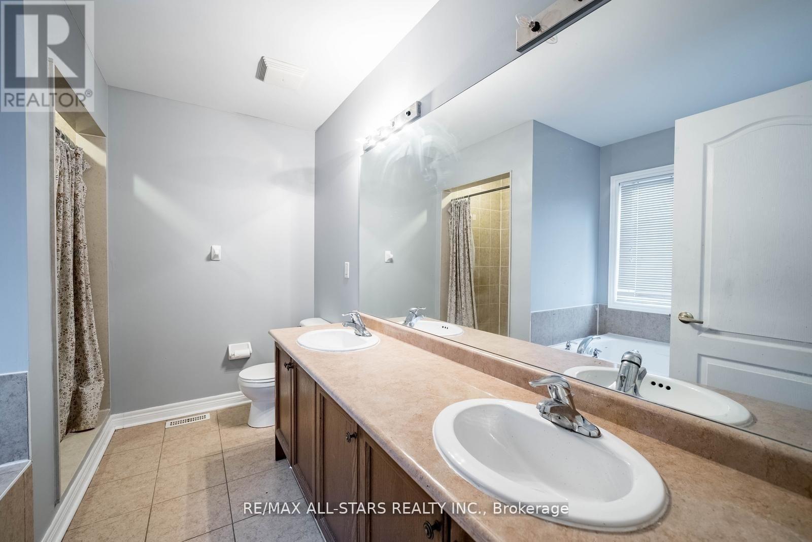 138 Yakefarm Boulevard, Whitchurch-Stouffville, Ontario  L4A 0R8 - Photo 31 - N12992682