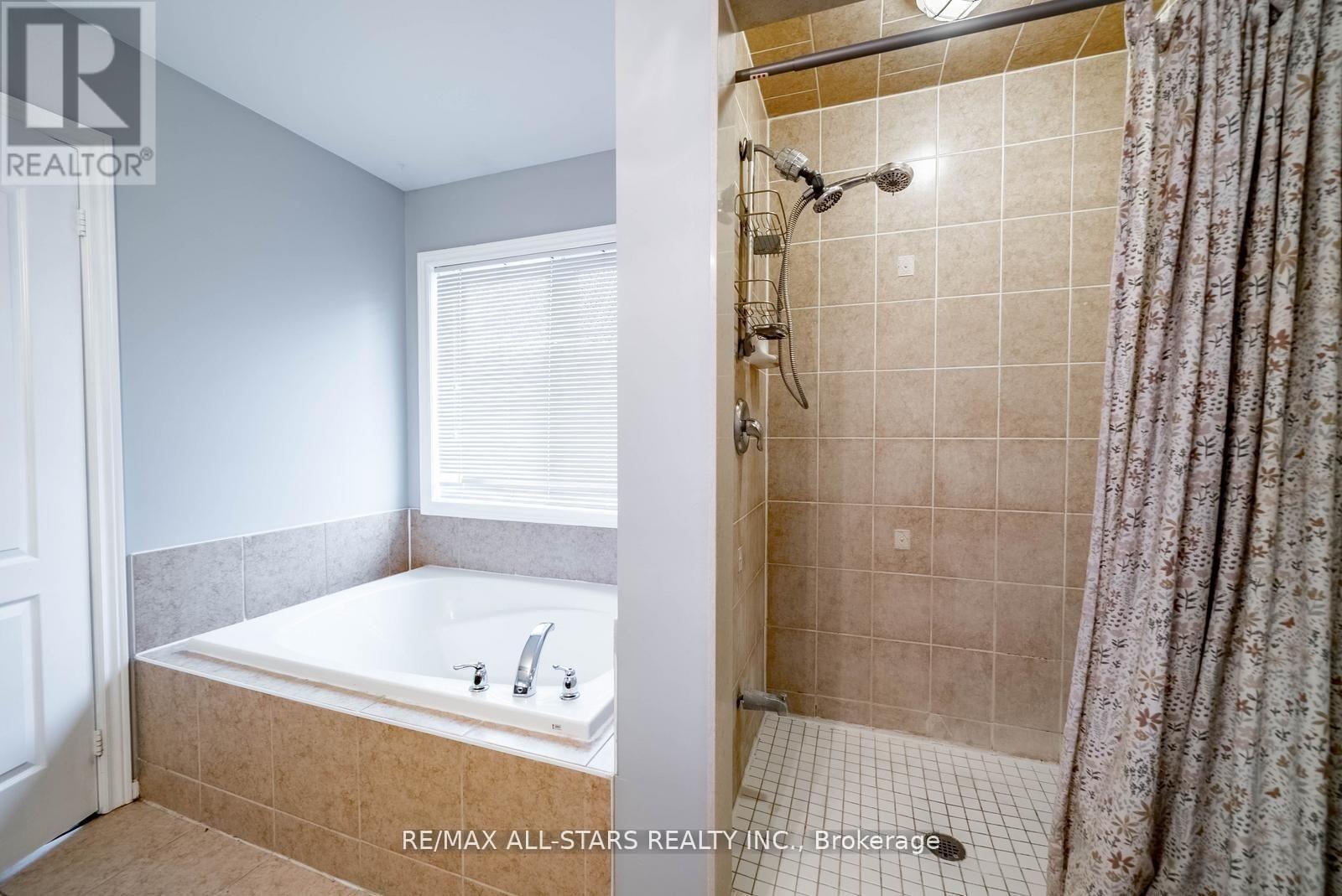 138 Yakefarm Boulevard, Whitchurch-Stouffville, Ontario  L4A 0R8 - Photo 32 - N12992682