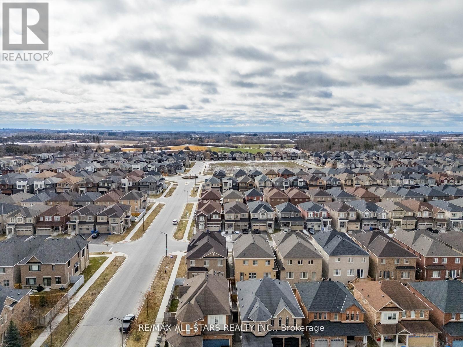 138 Yakefarm Boulevard, Whitchurch-Stouffville, Ontario  L4A 0R8 - Photo 36 - N12992682