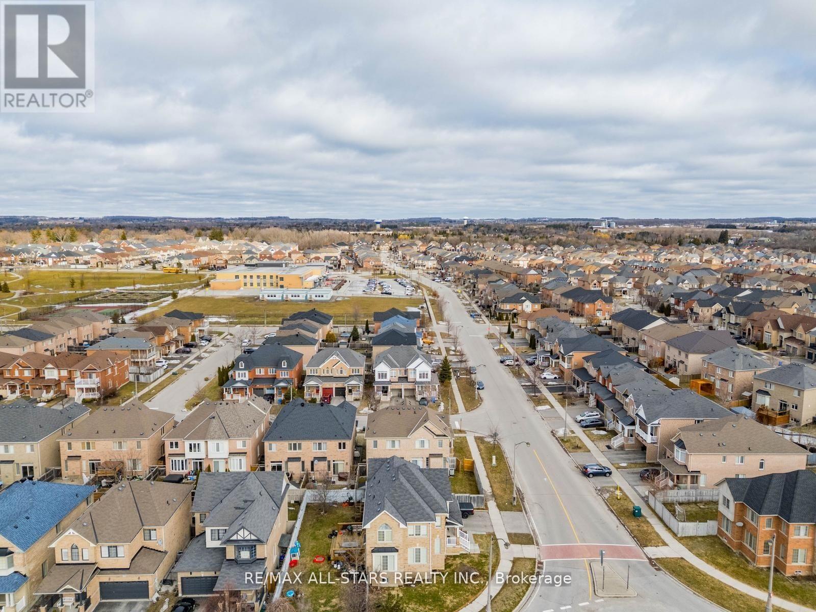 138 Yakefarm Boulevard, Whitchurch-Stouffville, Ontario  L4A 0R8 - Photo 38 - N12992682