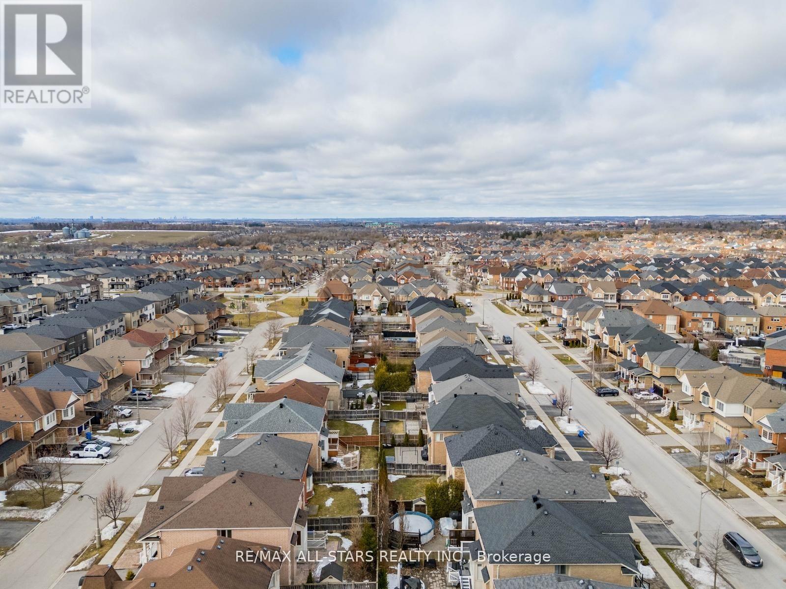 138 Yakefarm Boulevard, Whitchurch-Stouffville, Ontario  L4A 0R8 - Photo 39 - N12992682