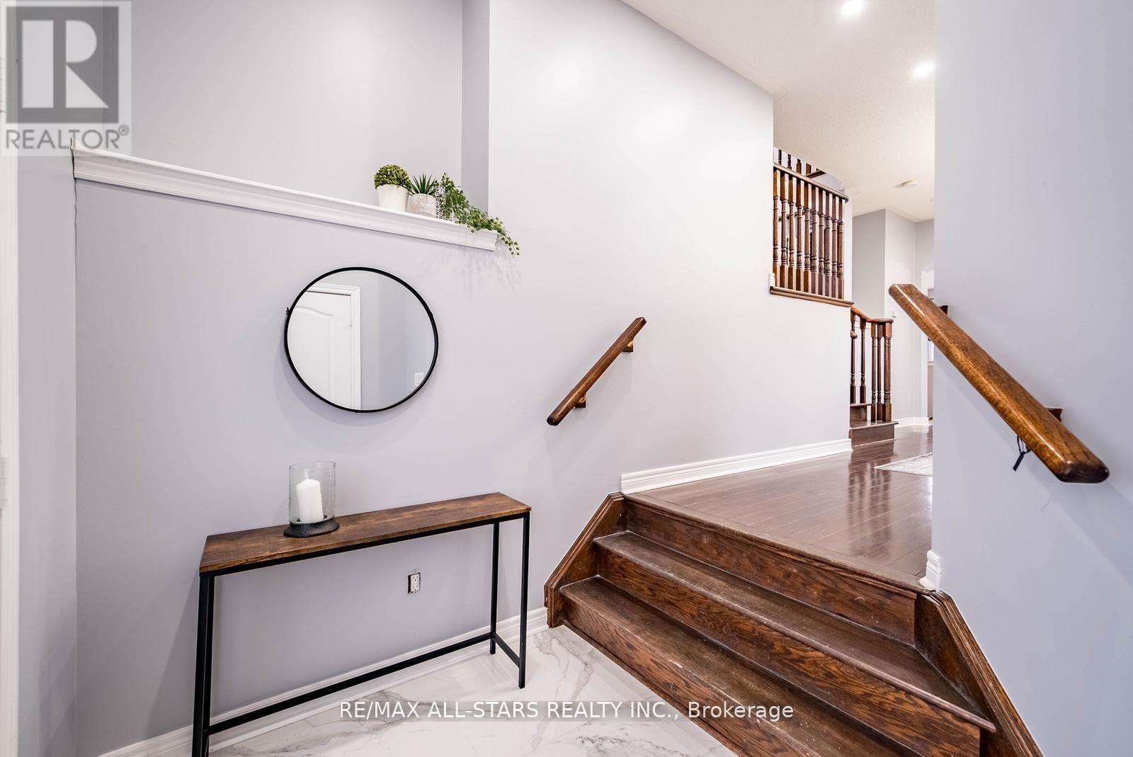 138 Yakefarm Boulevard, Whitchurch-Stouffville, Ontario  L4A 0R8 - Photo 4 - N12992682