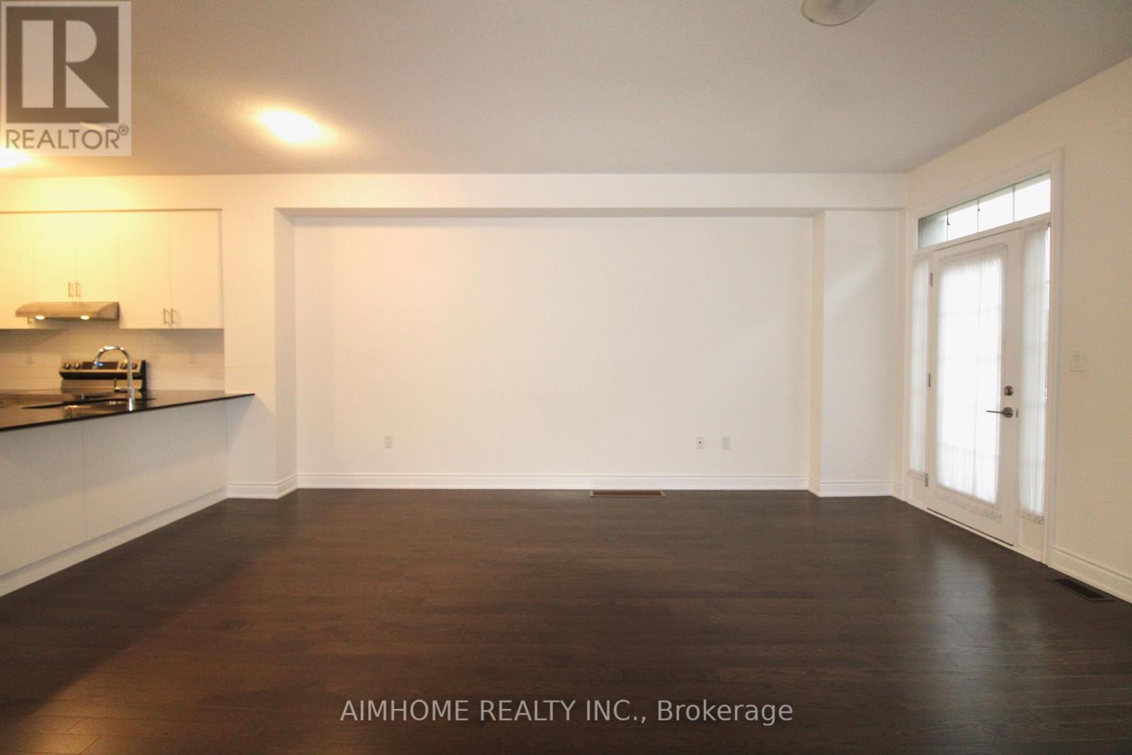 3 Terrain Court, East Gwillimbury, Ontario  L9N 0T2 - Photo 10 - N12992712