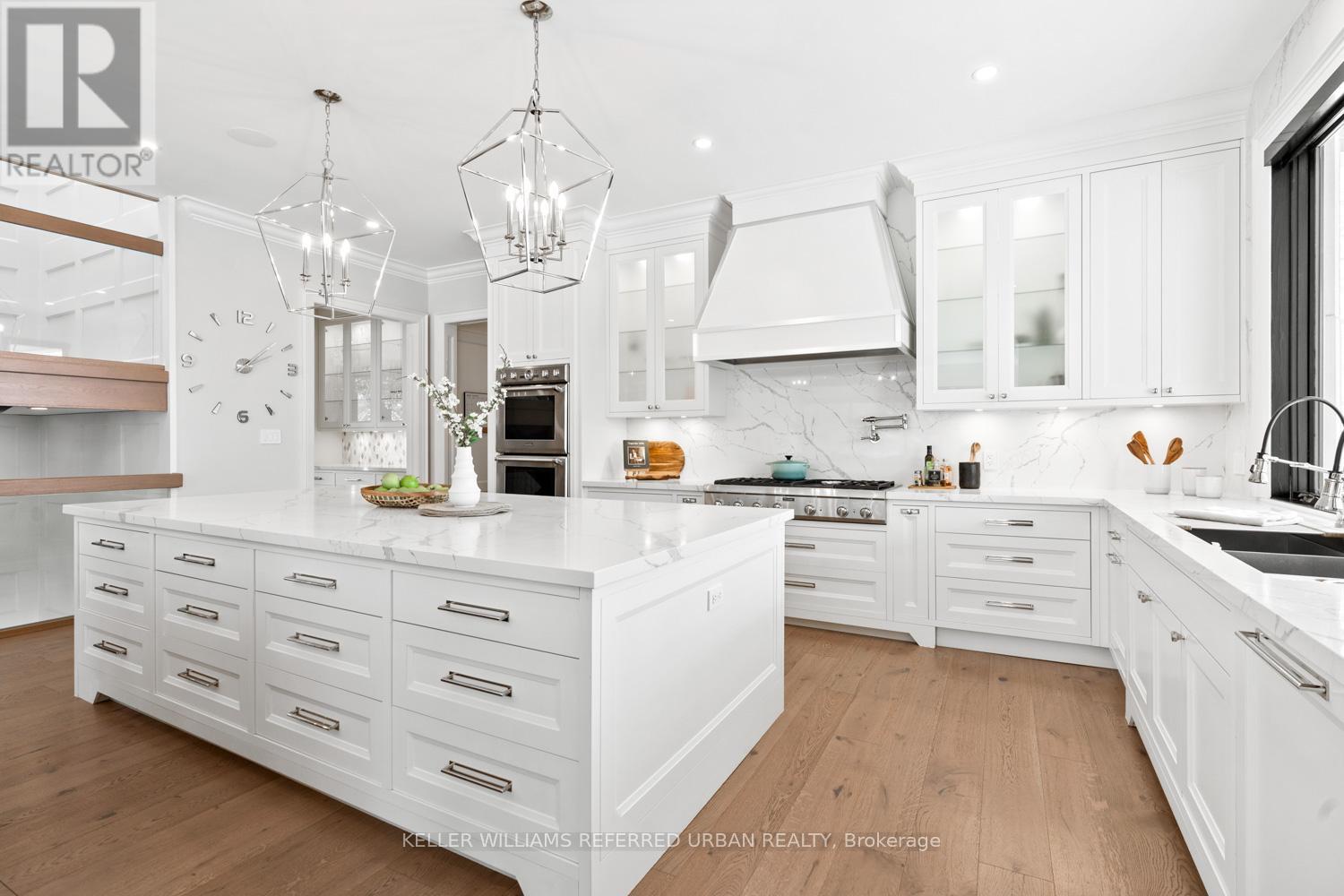 197 Sherwood Place, Newmarket, Ontario  L3Y 8E5 - Photo 5 - N12992770