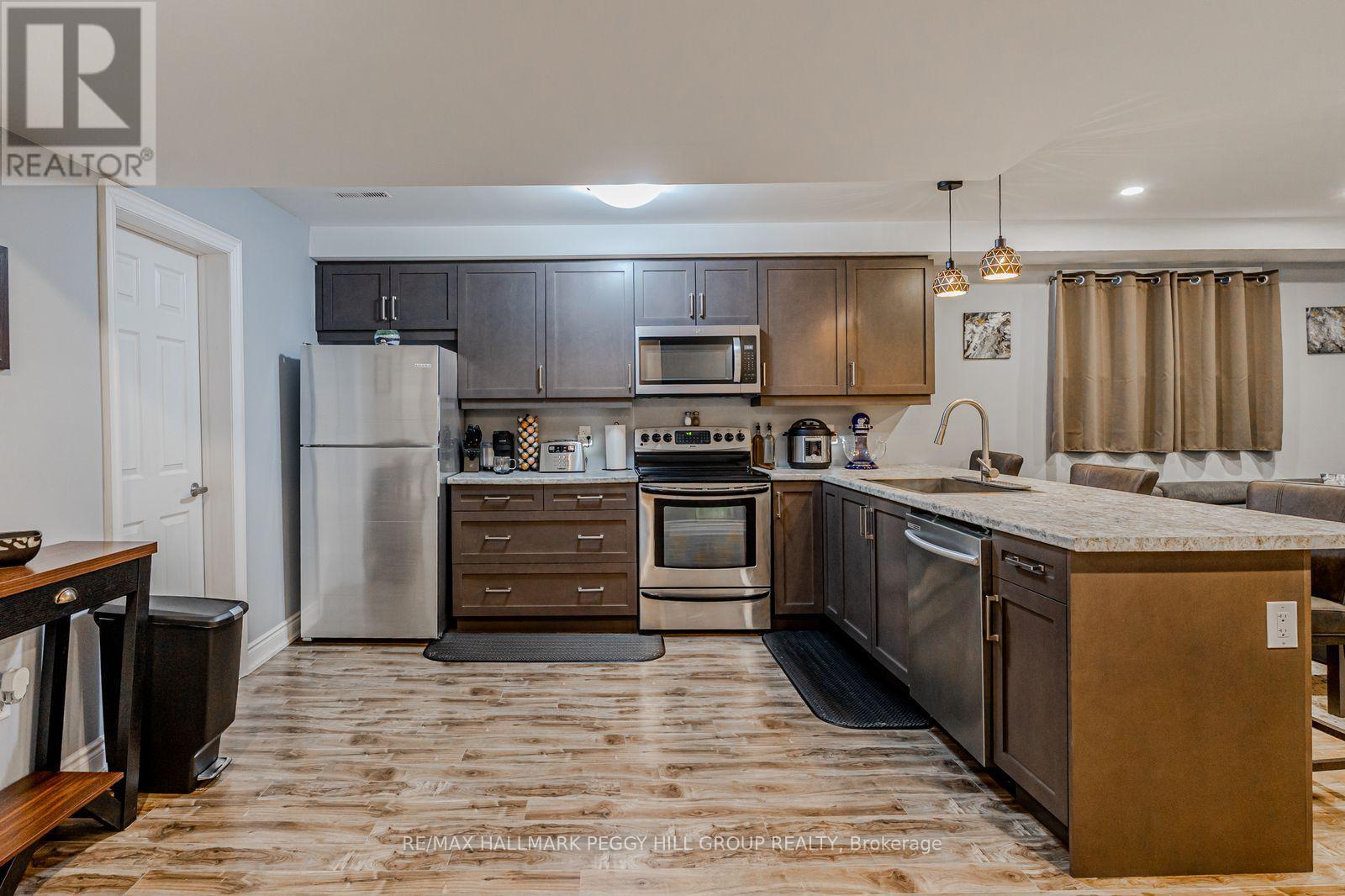 30 Hewitt Place, Barrie (Georgian Drive), Ontario  L4M 7B3 - Photo 9 - S12992710