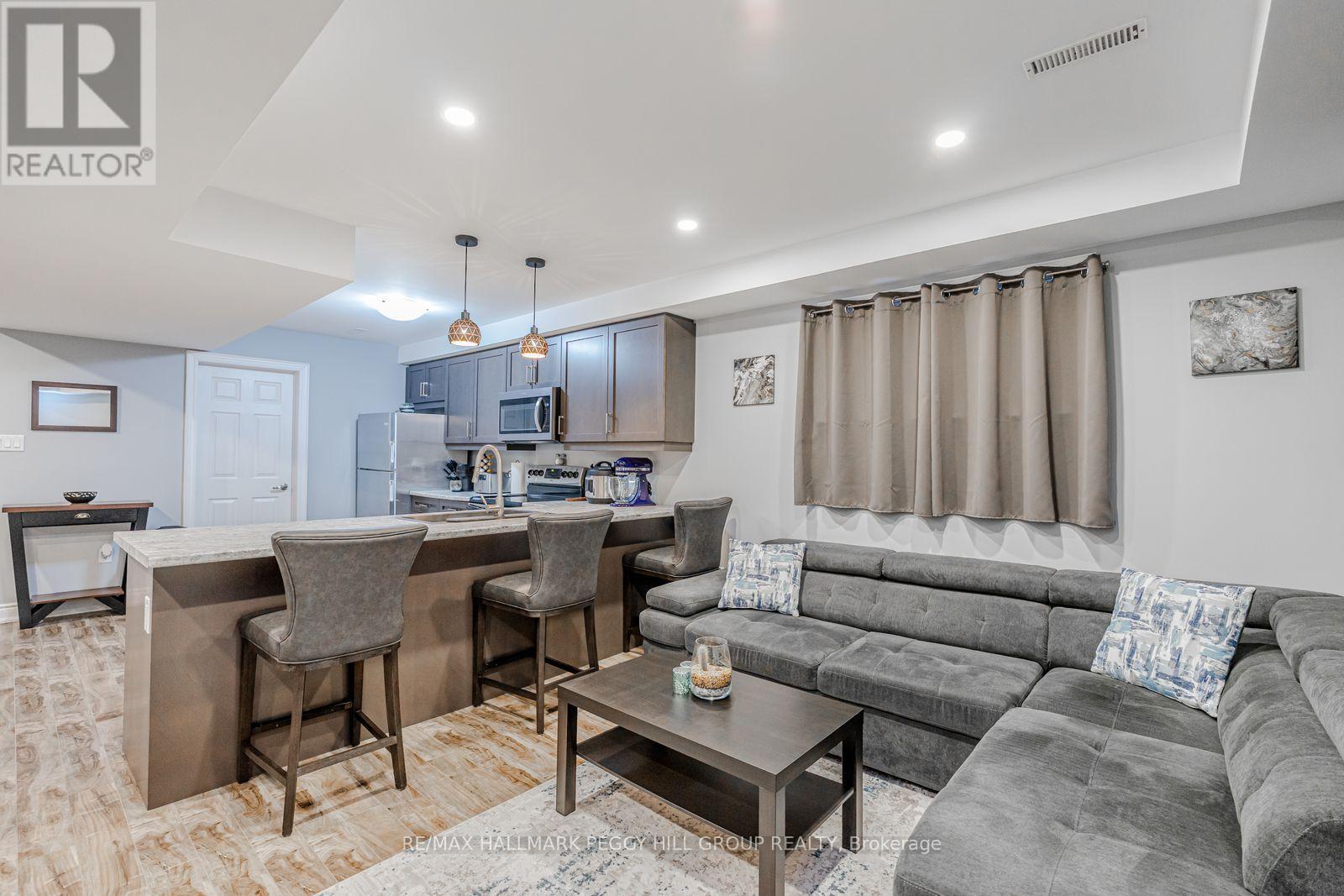 30a Hewitt Place, Barrie (Georgian Drive), Ontario  L4M 7B3 - Photo 2 - S12992716