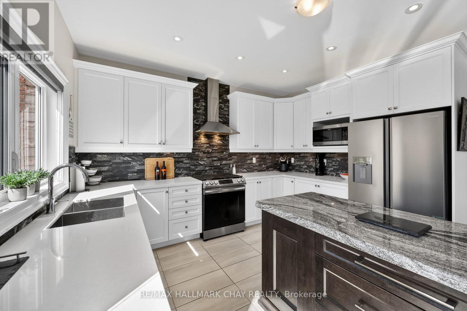 2 Cypress Point Street, Barrie, Ontario  L4N 6J9 - Photo 10 - S12992724