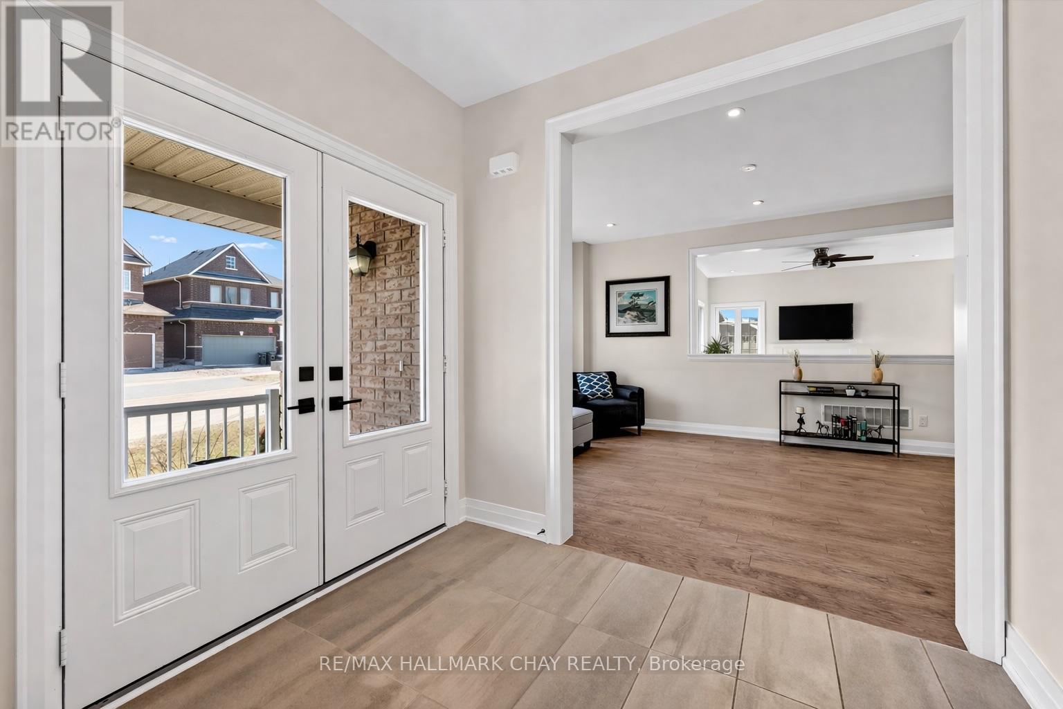 2 Cypress Point Street, Barrie, Ontario  L4N 6J9 - Photo 5 - S12992724