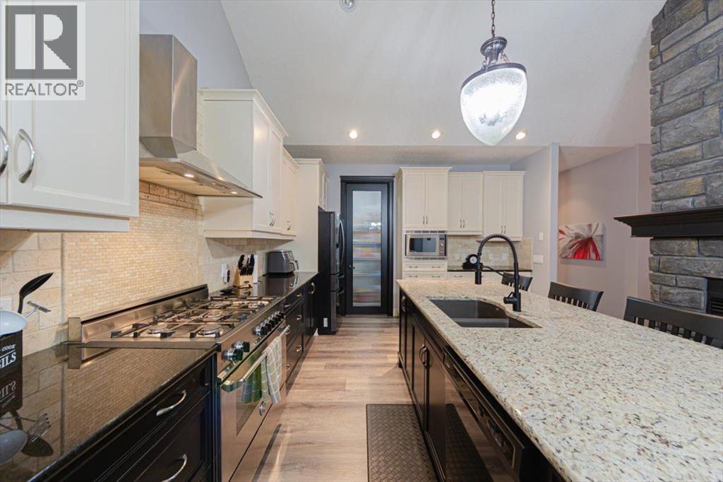 115 Montclair Place, Rural Rocky View County, Alberta  T4C 0A7 - Photo 16 - A2299384