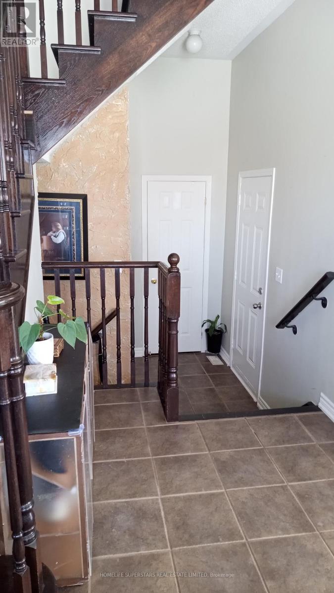 1316 Macinally Court, Oshawa, Ontario  L1K 0B6 - Photo 7 - E12965356