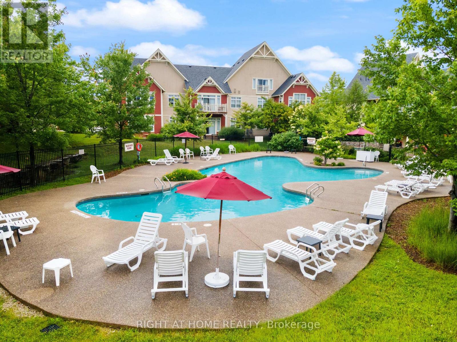 229 - 130 Fairway Court, Blue Mountains, Ontario N3W 1Y1 - Photo 45 - X12508834