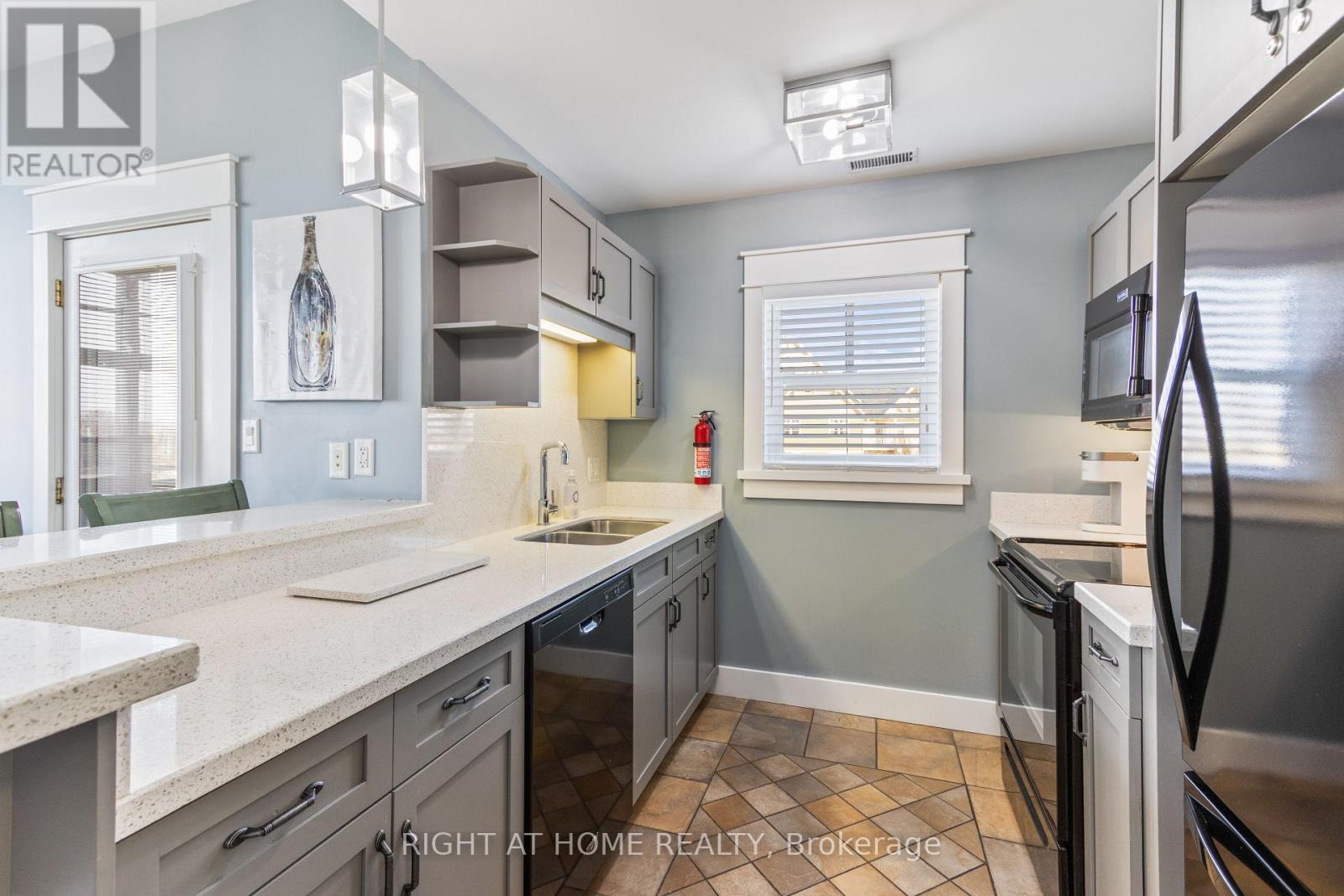 229 - 130 Fairway Court, Blue Mountains, Ontario N3W 1Y1 - Photo 19 - X12508834