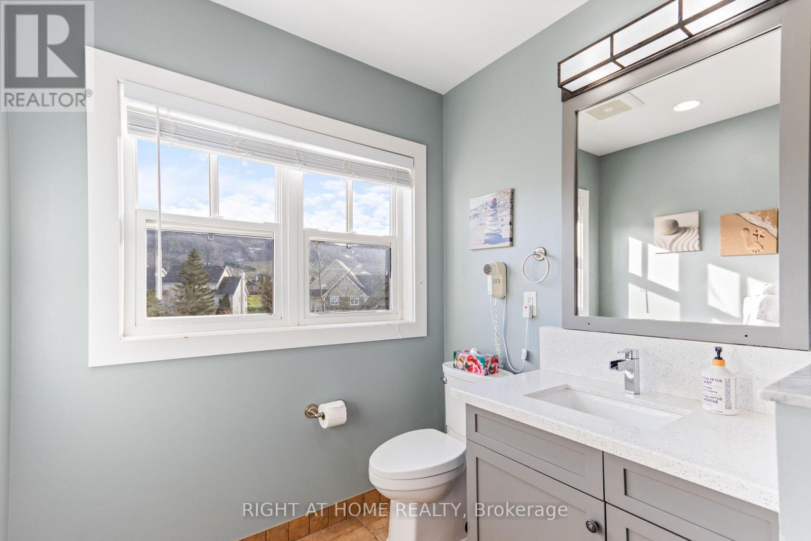 229 - 130 Fairway Court, Blue Mountains, Ontario N3W 1Y1 - Photo 31 - X12508834