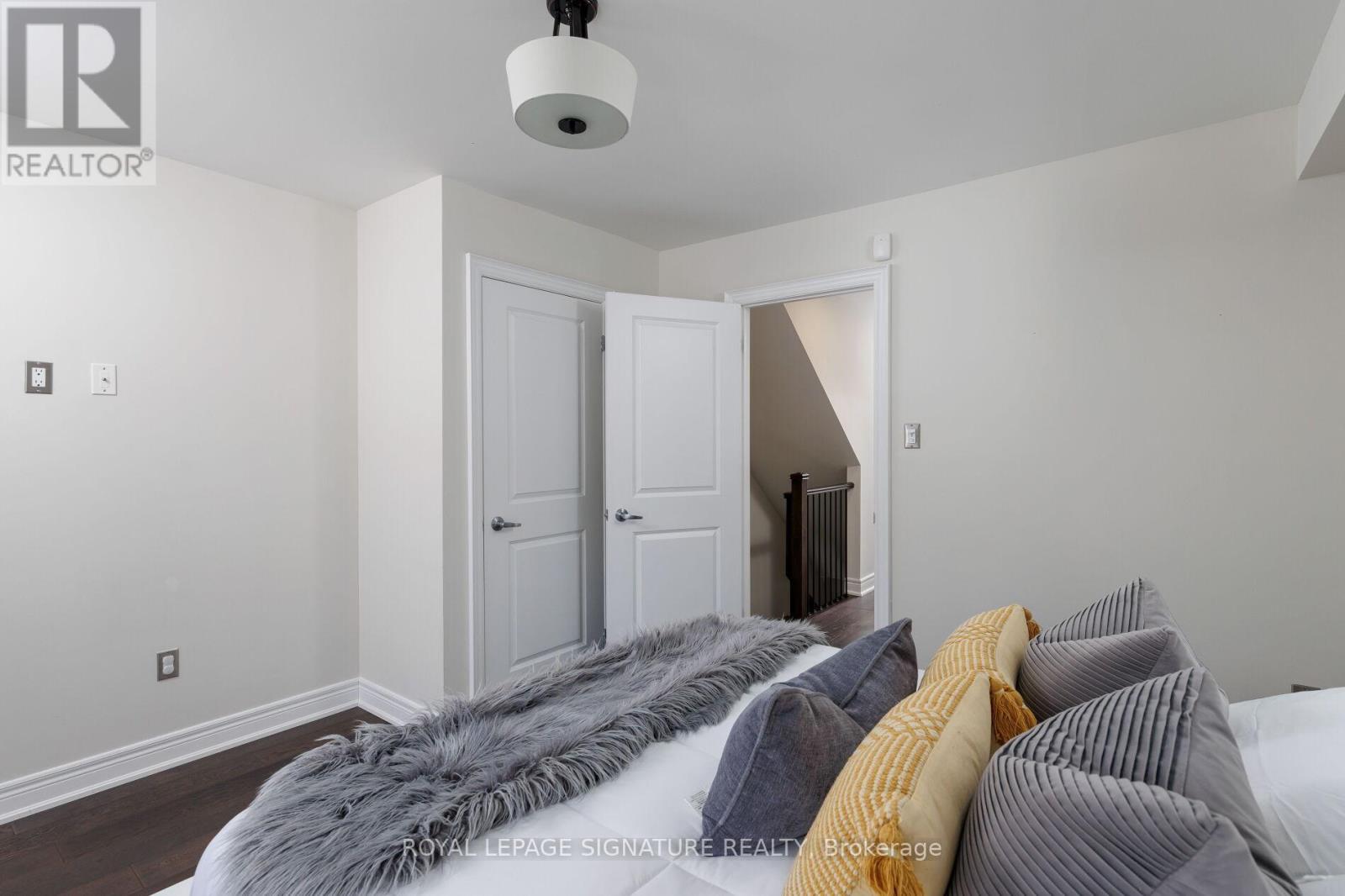 59 Lobo Mews, Toronto, Ontario  M8Z 0B2 - Photo 17 - W12992522