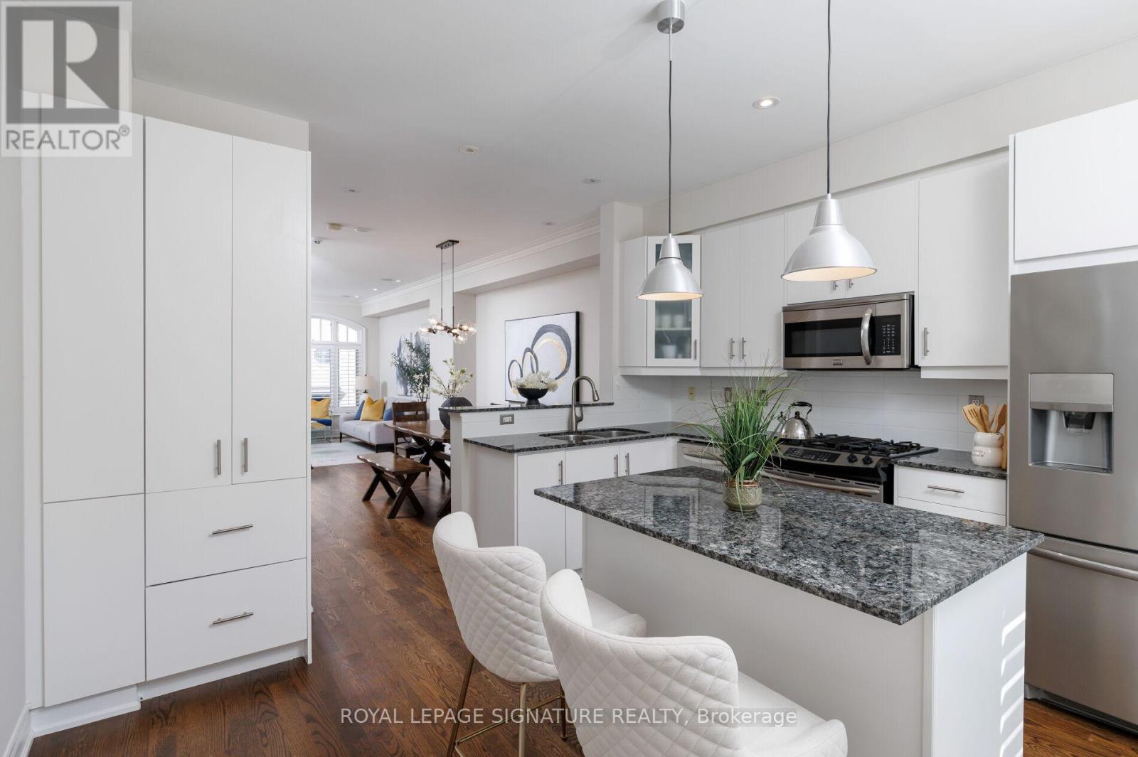 59 Lobo Mews, Toronto, Ontario  M8Z 0B2 - Photo 6 - W12992522